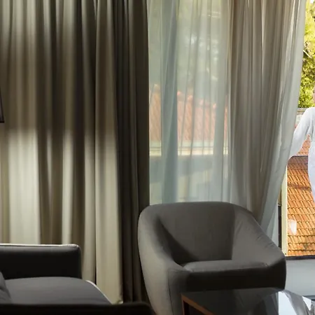 By Vestibul Palace Aparthotel 4*