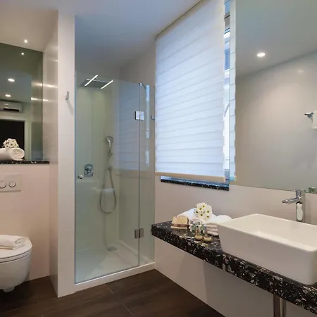 By Vestibul Palace Hotel apartamentowy 4*