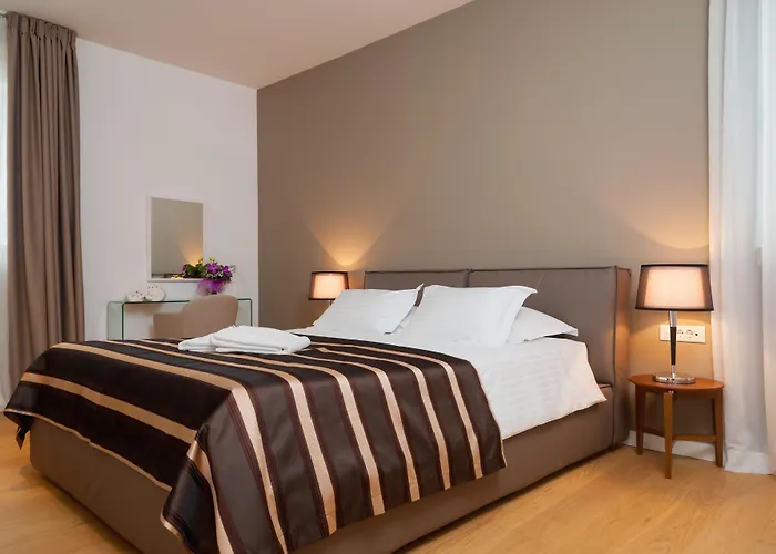 By Vestibul Palace Aparthotel 4*