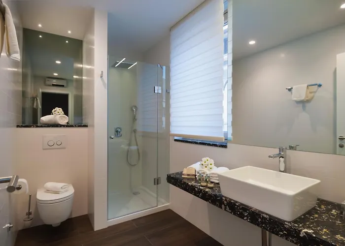 By Vestibul Palace Aparthotel 4*